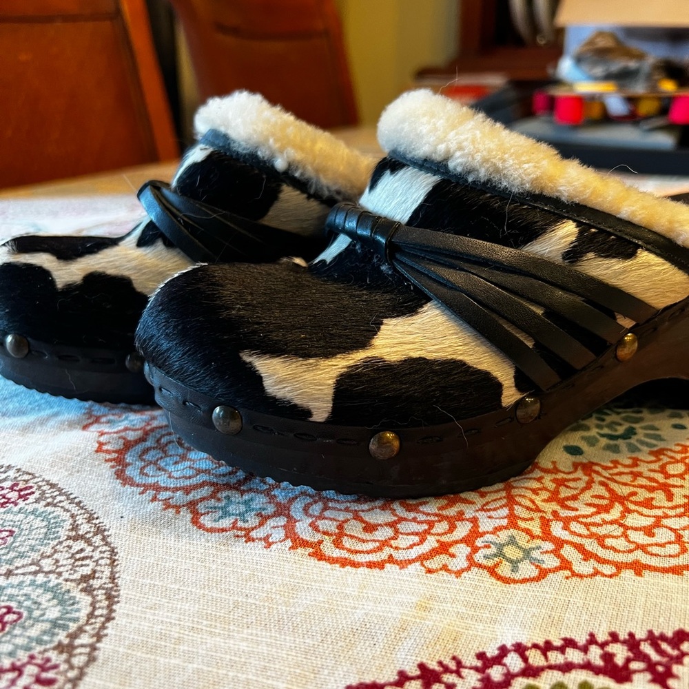 Nine W. cowhide clogs